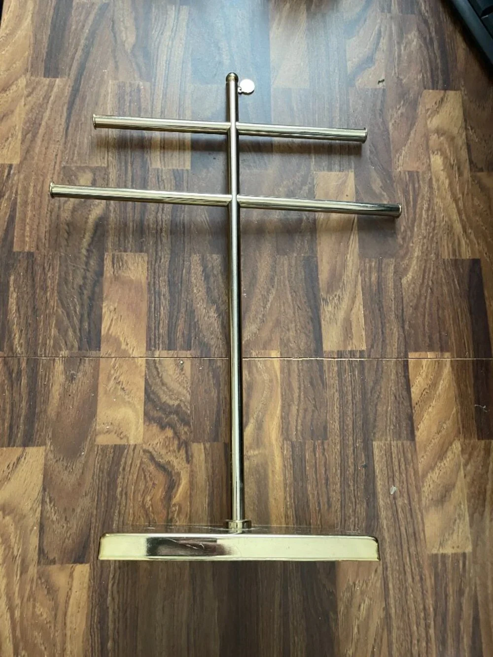 gold-finished West Emory necklace bar
